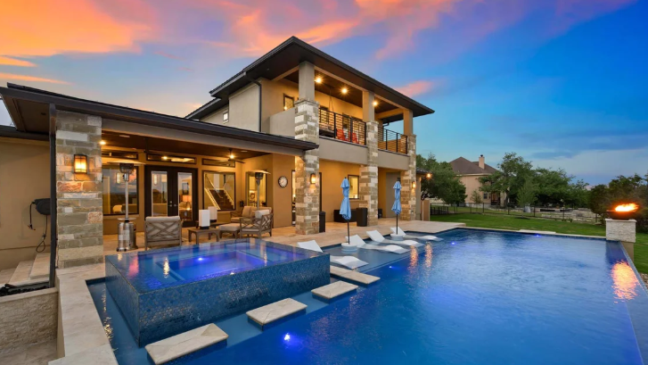 Custom Pools in World Golf Village FL